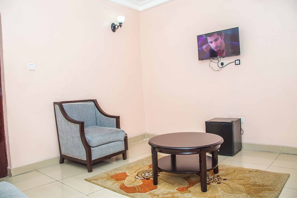Royal Crest Hotel & Suites 31/50