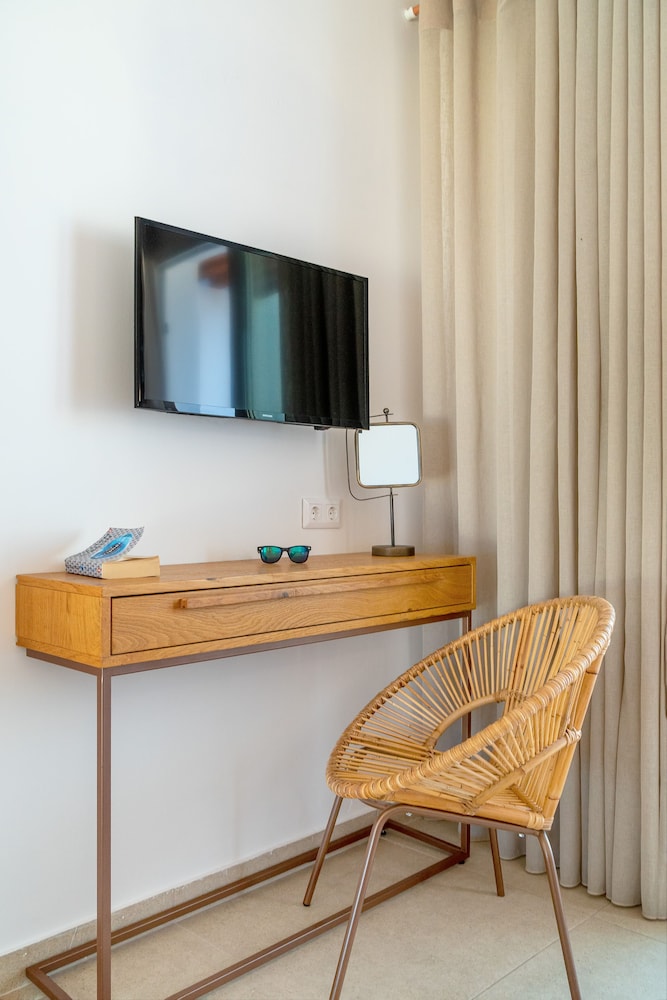 Omnia Mykonos Boutique Hotel & Suites 68/76