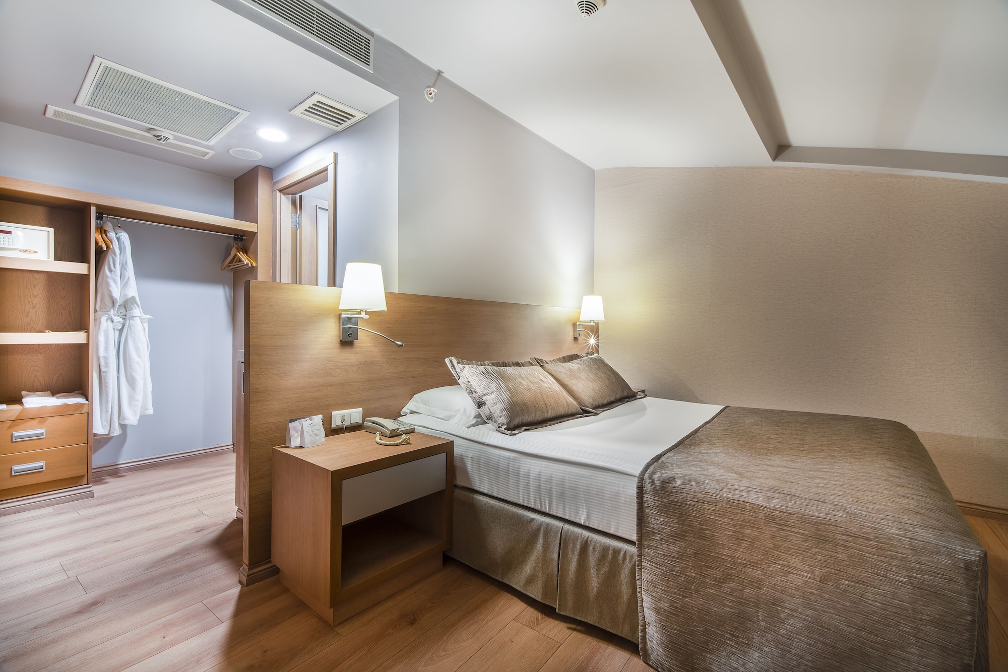 Deluxe Family Duplex Suite with Sea View and Balcony