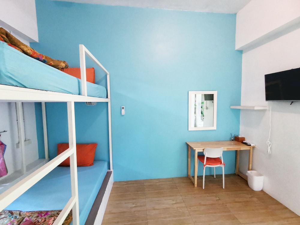 ROOM, SHARED BATHROOM, TWO STORY