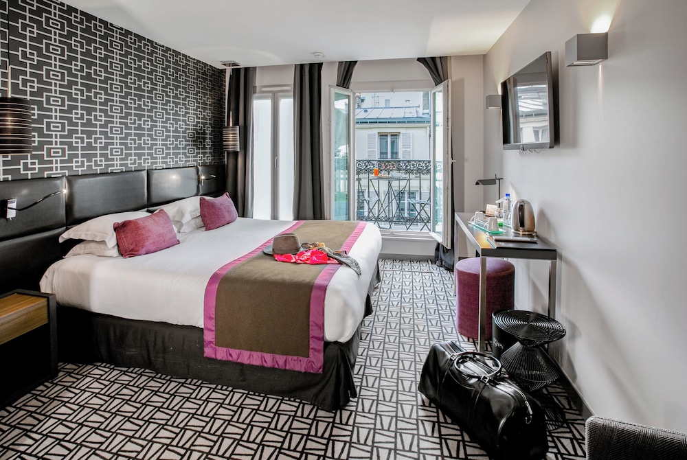 Room at LE GREY HOTEL, PARIS