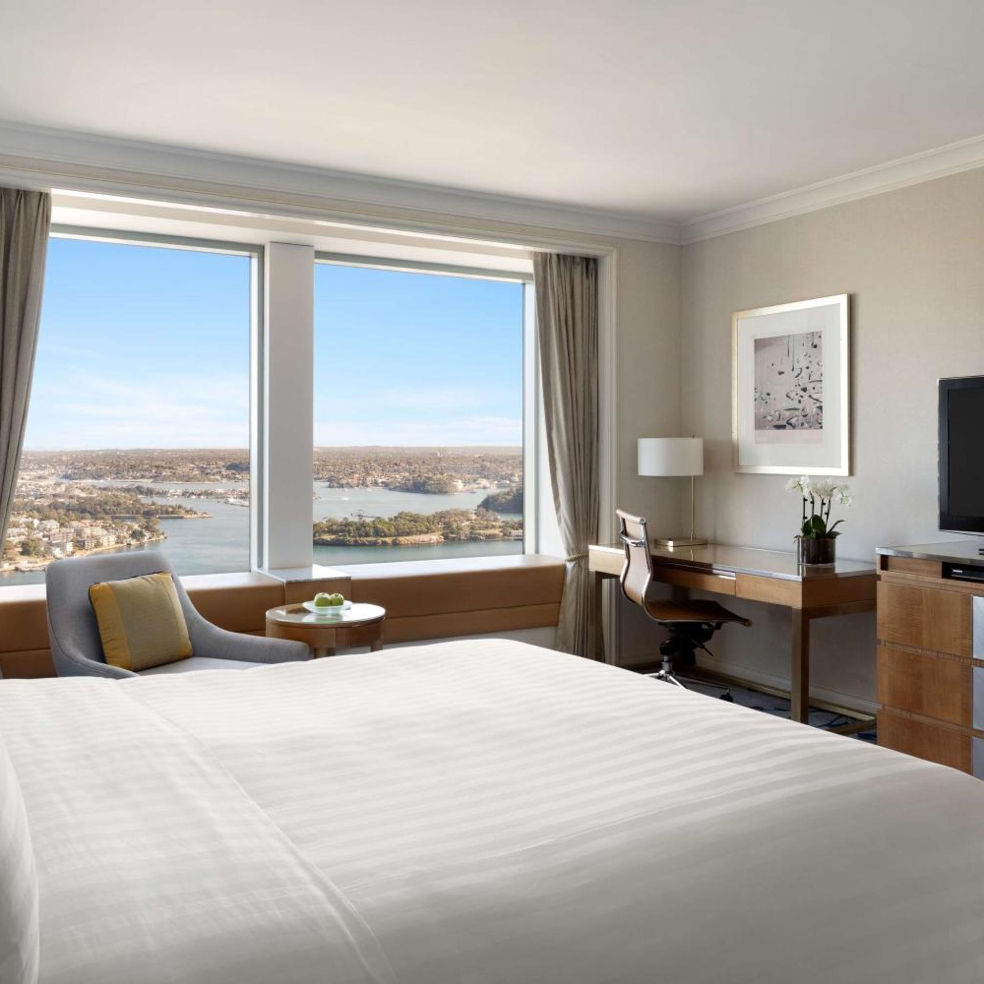 Horizon, Harbor, King Bed, Club Lounge Access