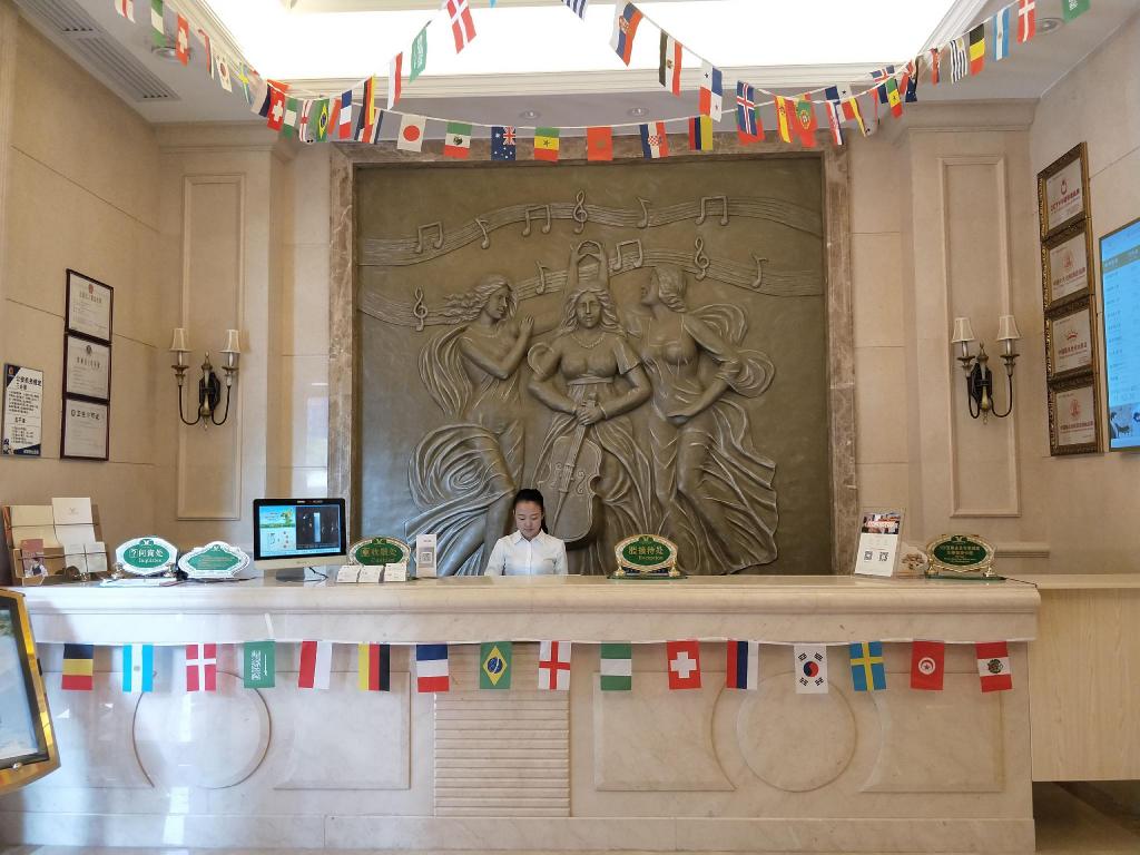 Vienna Hotel (Shenzhen Gushu Metro Station) 14/56