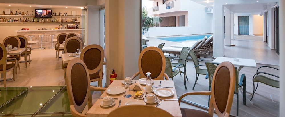 Artemis Hotel Apartments 37/50