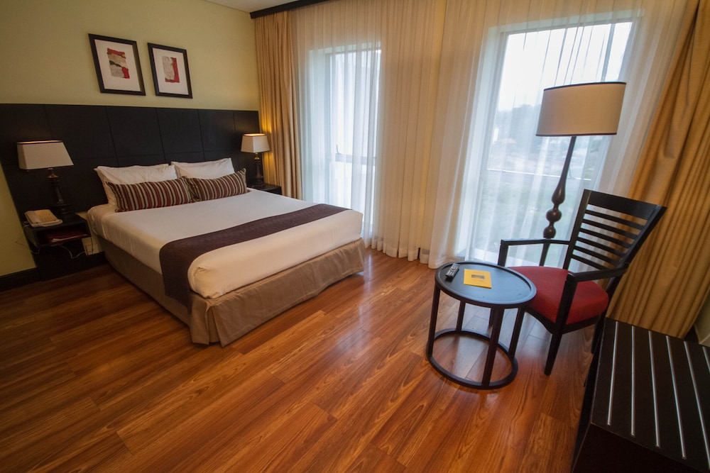 Mount Meru Hotel 15/72