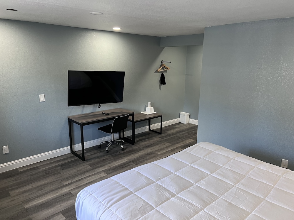 Surf City Inn And Suites 41/50