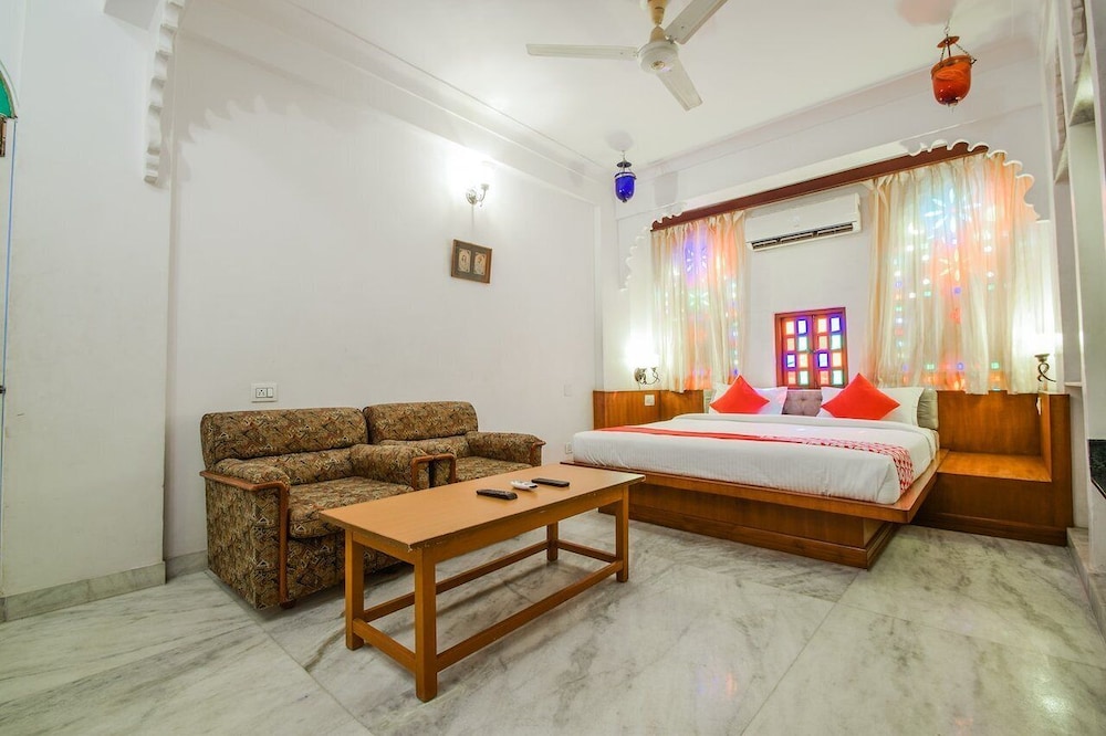 HOTEL RAJ PALACE 8/50