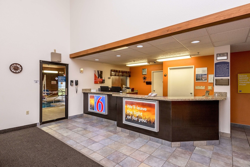 Lobby at Motel6 Waterloo, IA, WATERLOO - IA