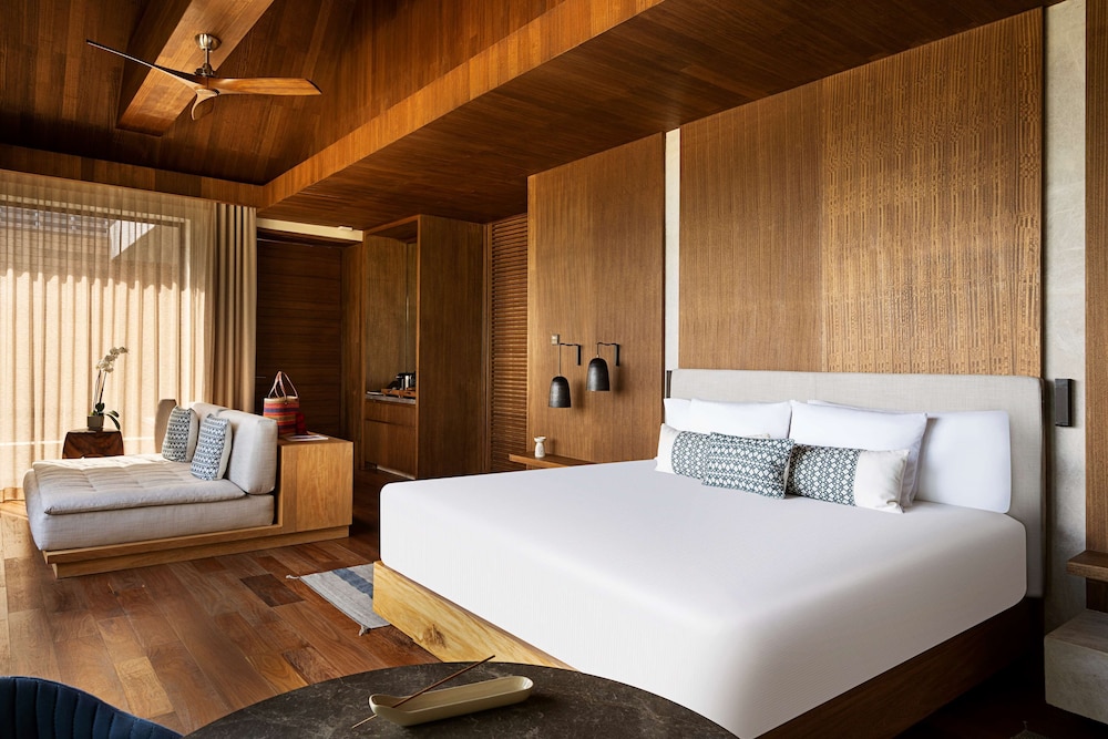 Pool, Suite, King Bed, Ocean Front, Balcony