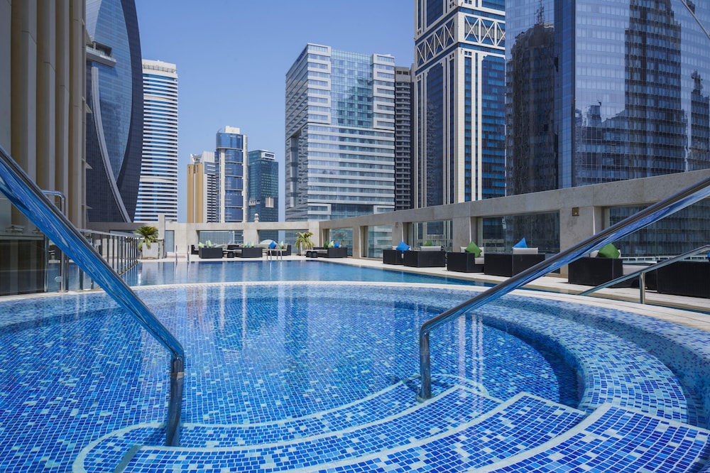 Wyndham Grand Doha West Bay Beach 31/57