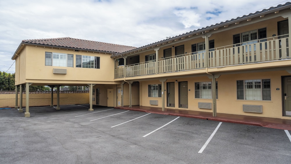 El Castell Motel 55/65