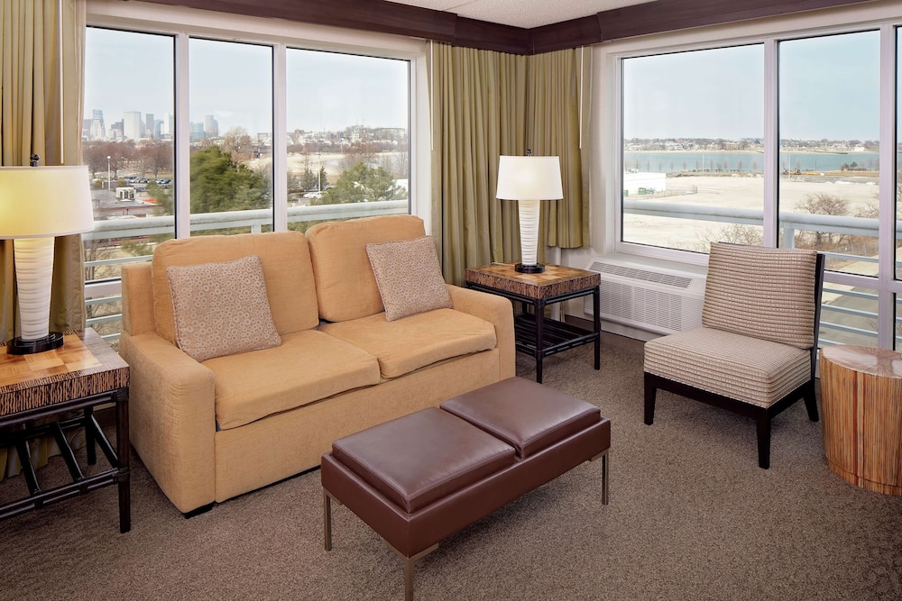 DoubleTree by Hilton Boston Bayside 25/44