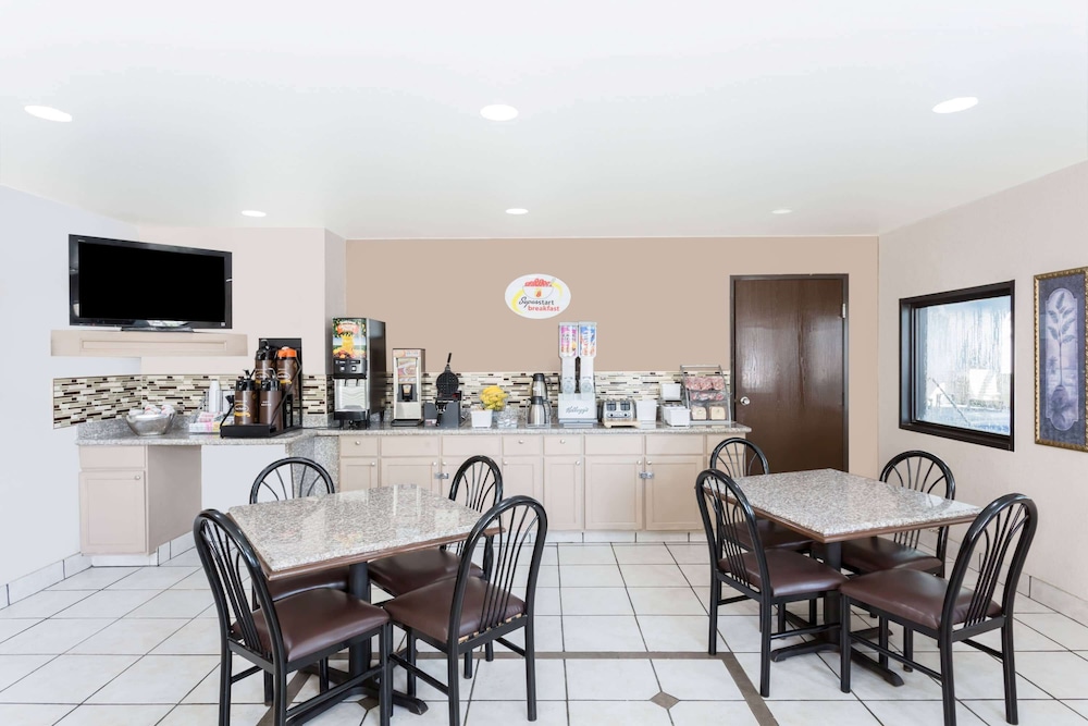 Super 8 By Wyndham El Dorado 23/25
