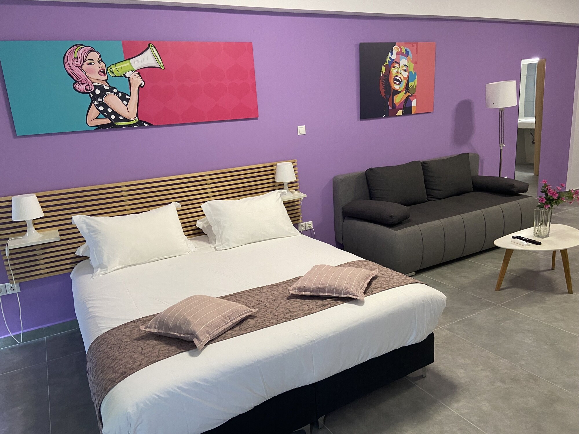 COMFORT, STUDIO, SUITE, QUEEN BED, CITY VIEW, SOFA