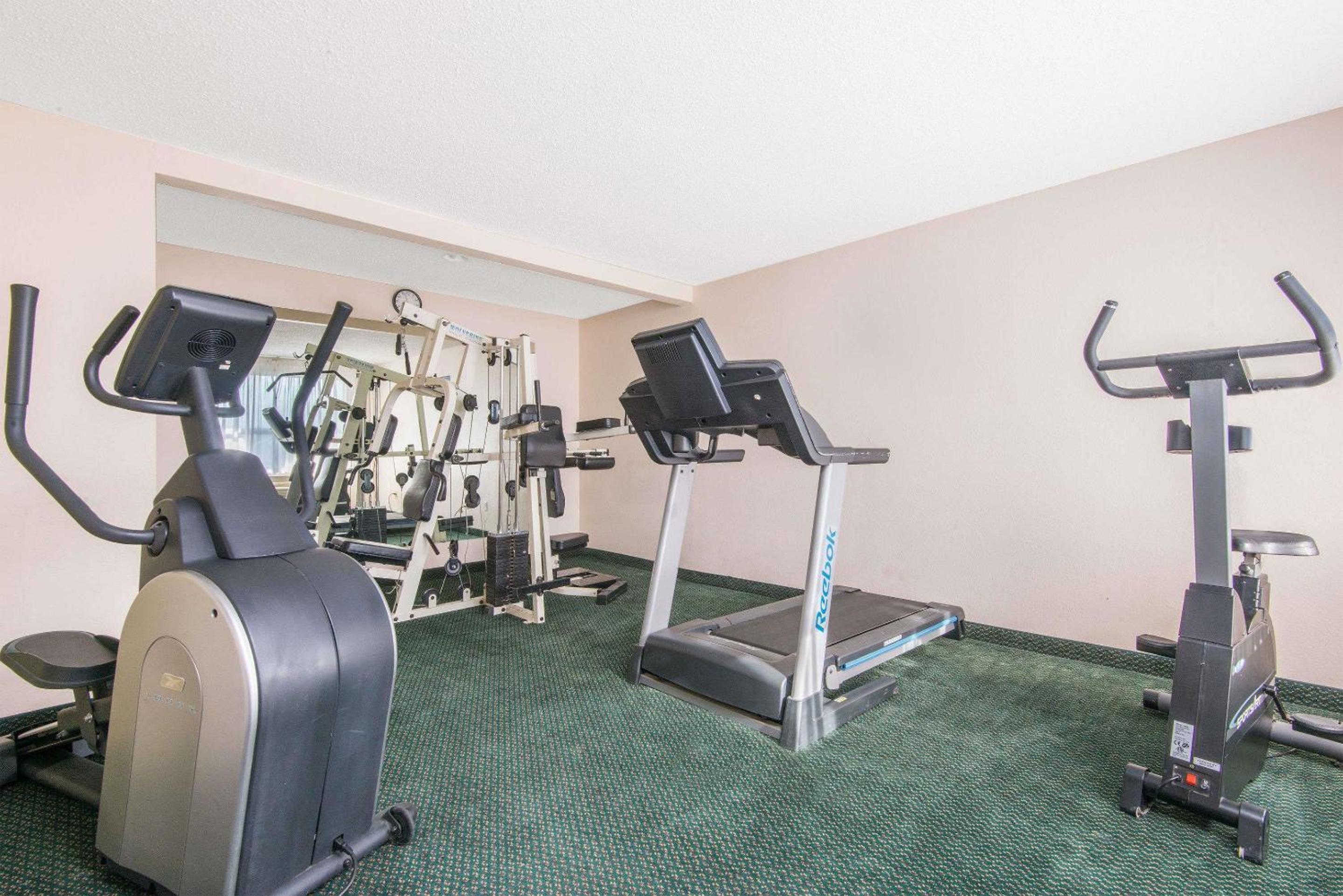 Sky-Palace Inn & Suites Wichita East 20/30
