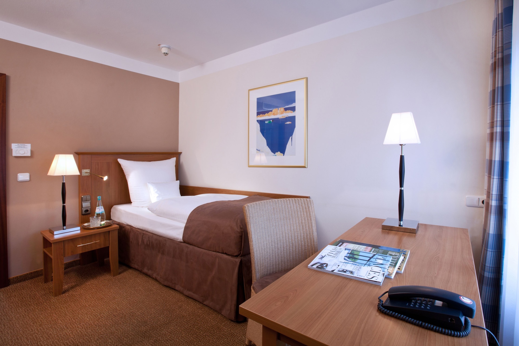 STANDARD, SINGLE, SINGLE BED, CITY VIEW