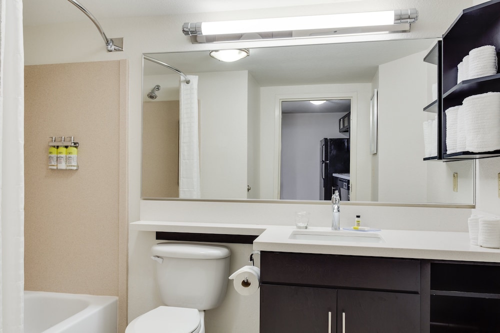Candlewood Suites Ft. Lauderdale Airport Cruise 22/62