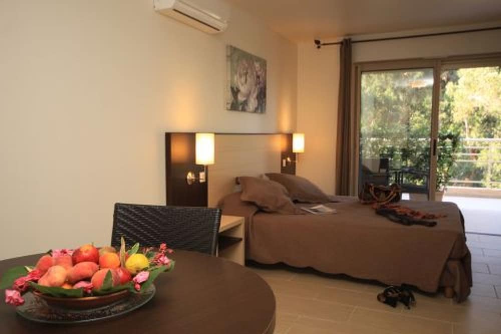 Hotel Costa Rossa 24/47