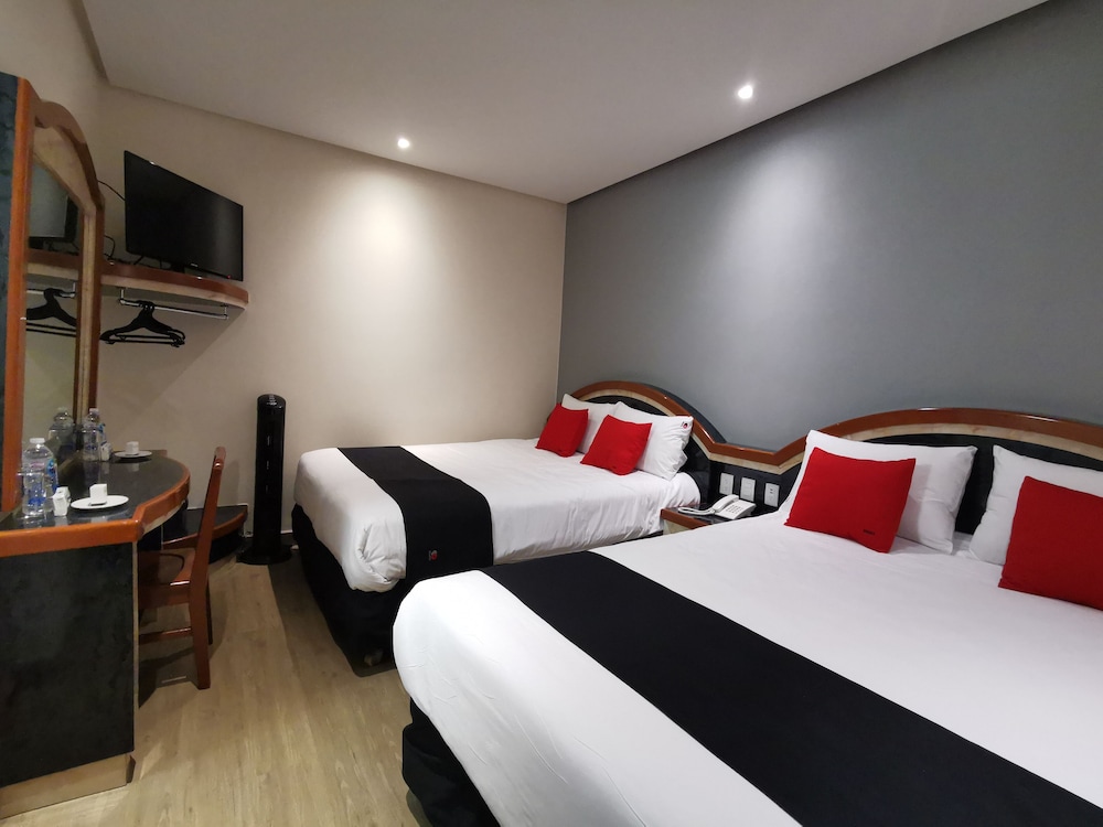 Hotel Monarca 15/33