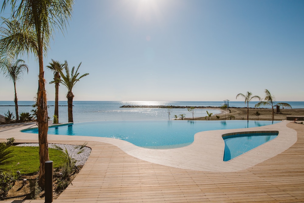 Lebay Beach Hotel 44/48