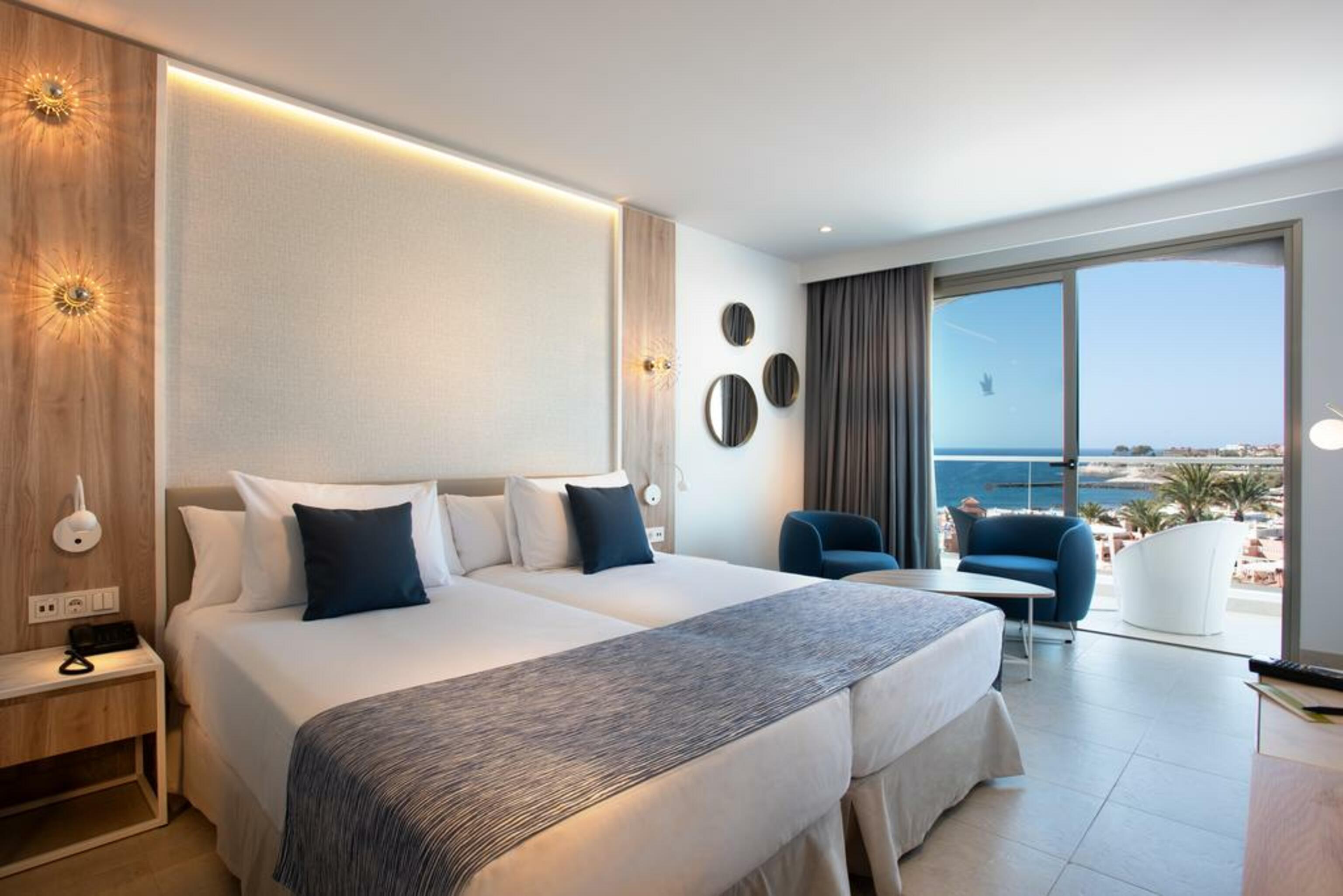 Room, Double or Twin Bed, Lateral Side Sea View
