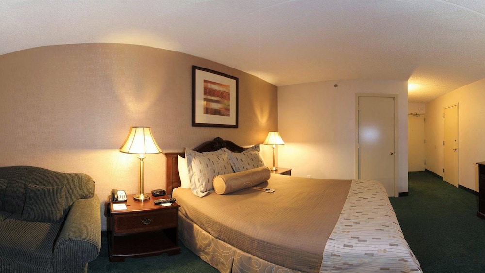 Clarion Hotel Philadelphia International Airport 19/57