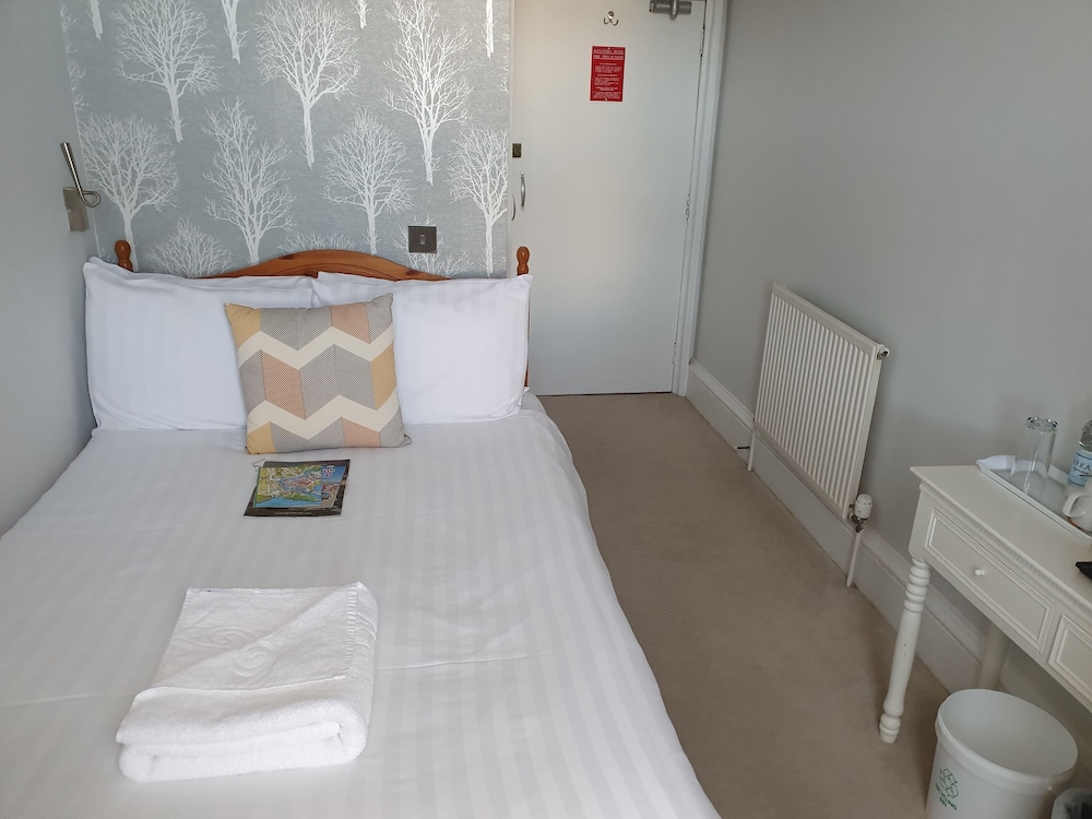 The Alexandra Hotel 23/71