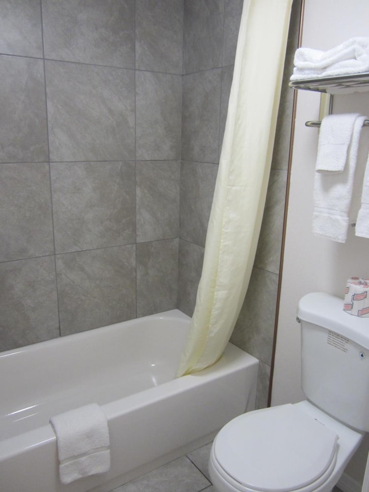 Lantern Inn & Suites 62/63