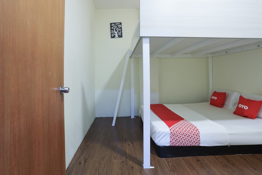 SPOT ON 90236 Zigzag Travellers Home 15/44