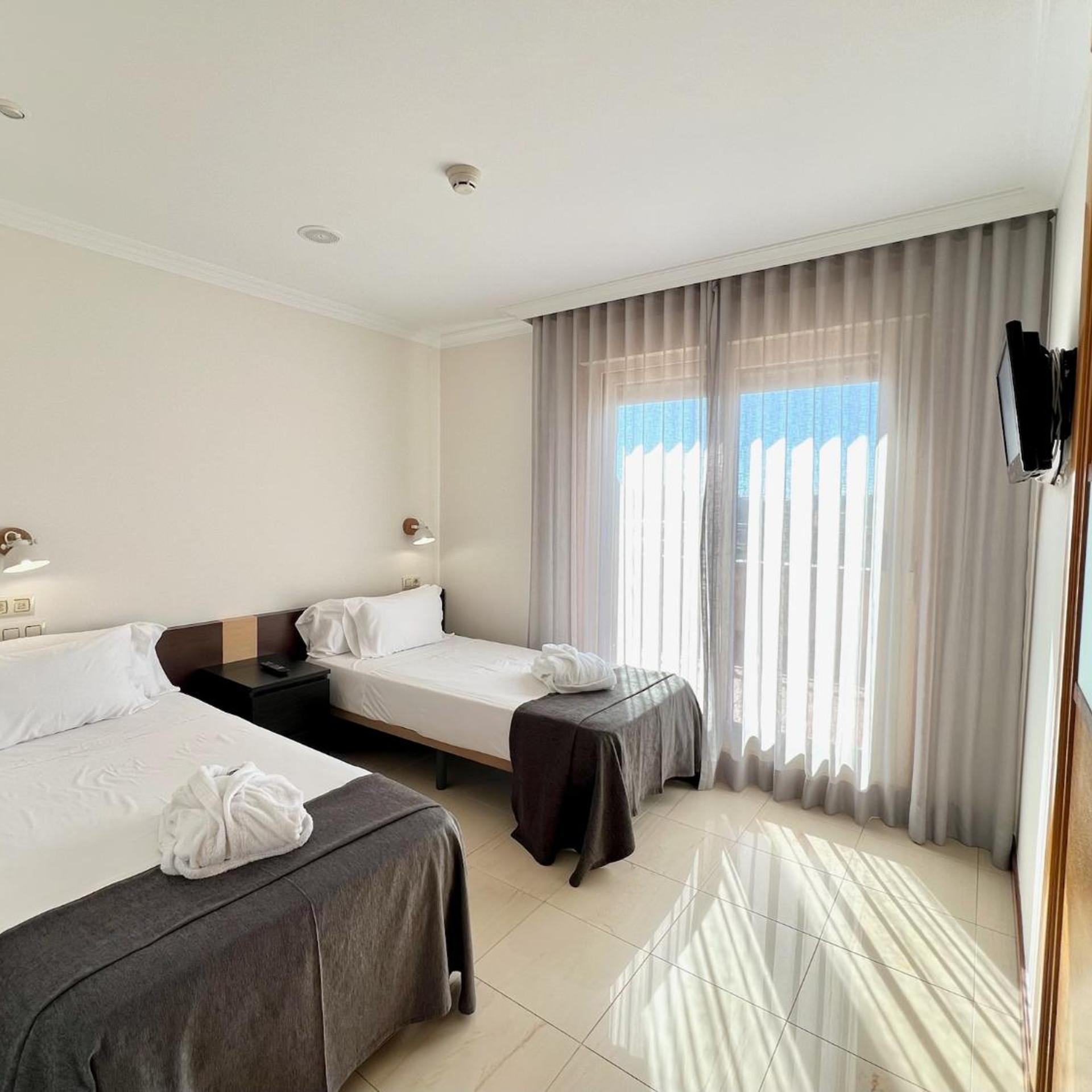 2 Bedrooms, Apartment, Attic
