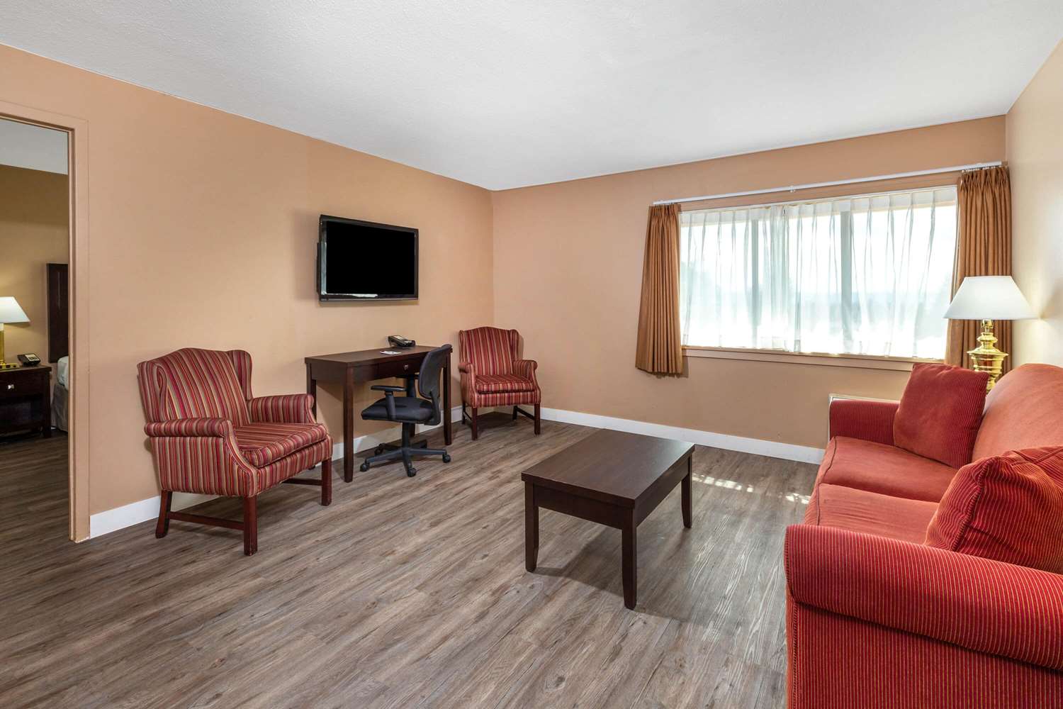 Ramada By Wyndham Coquitlam 33/56