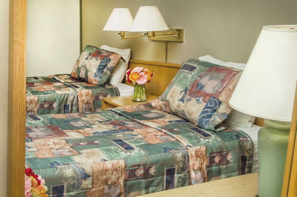 Cartier Place Suite Hotel 23/64