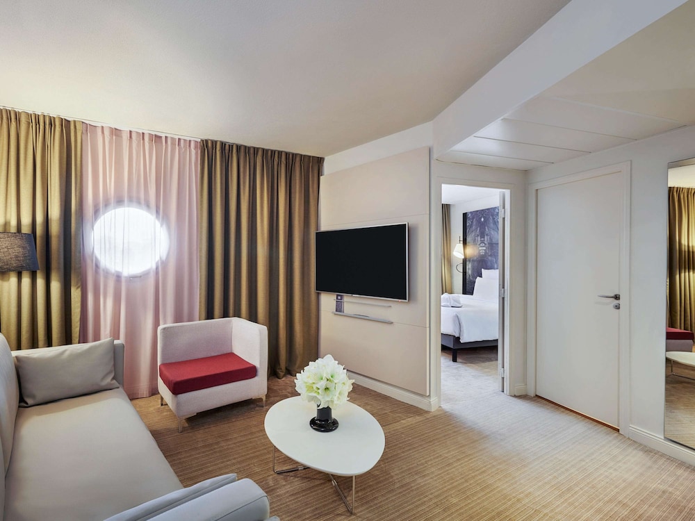 Mercure Paris La Defense 39/66
