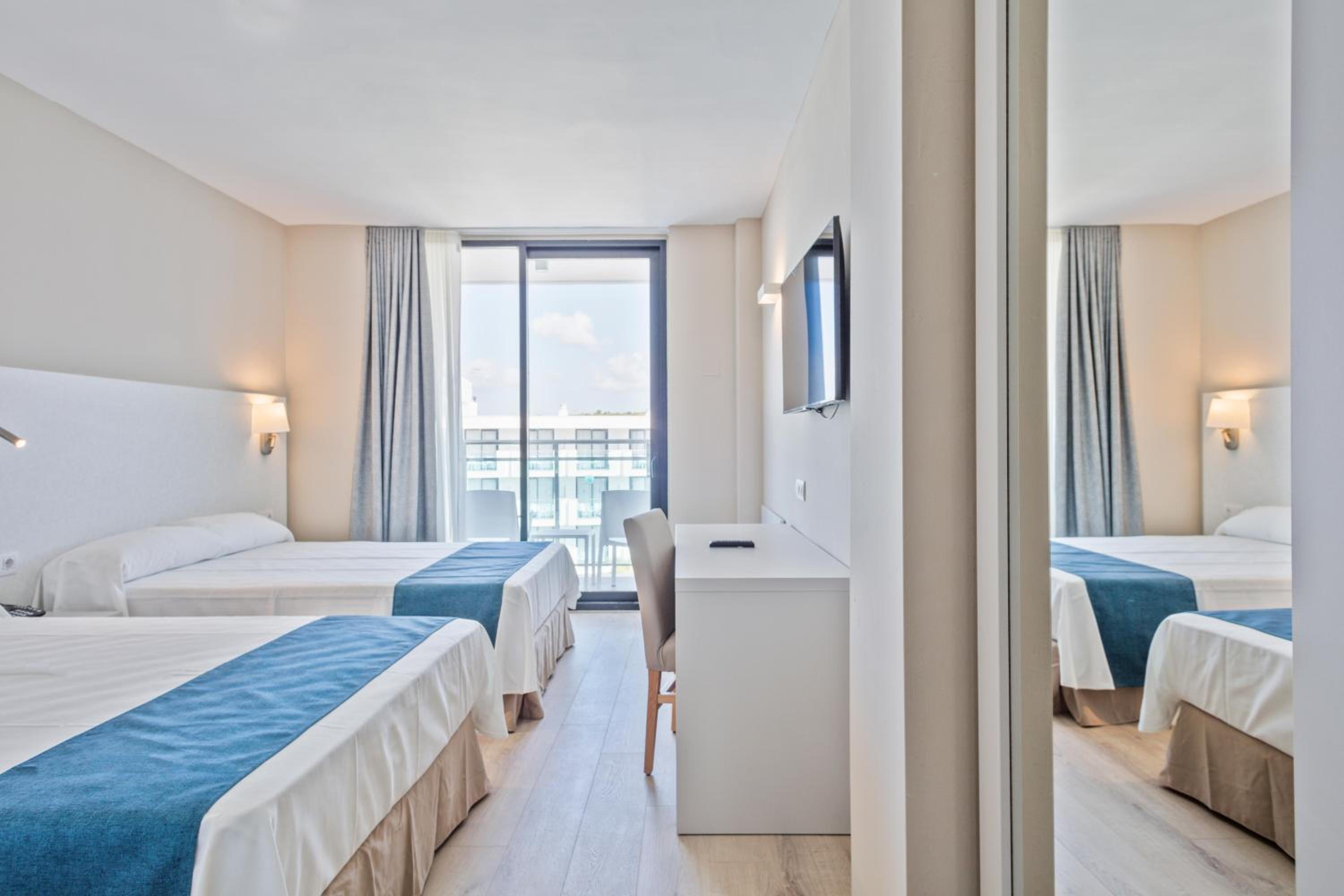 ROOM, DOUBLE BED, POOL VIEW