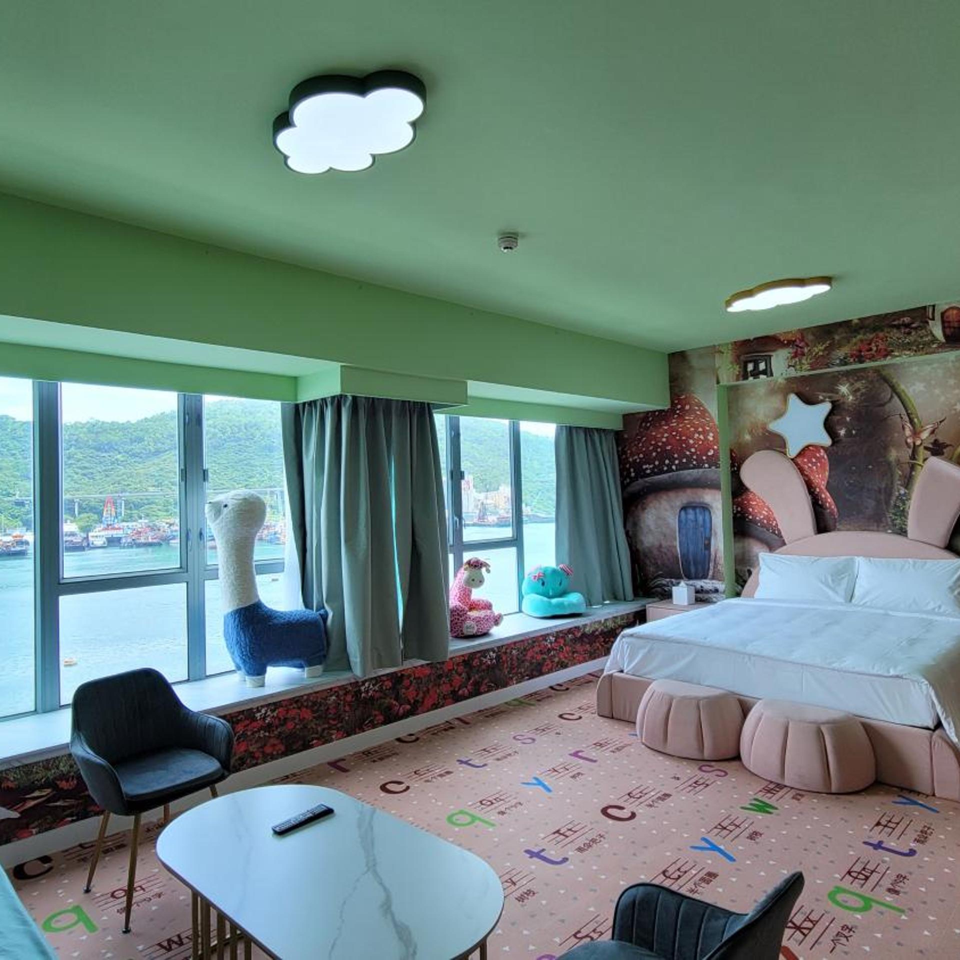 Theme Seaview Suite، Grand Bay View Hotel 4/8