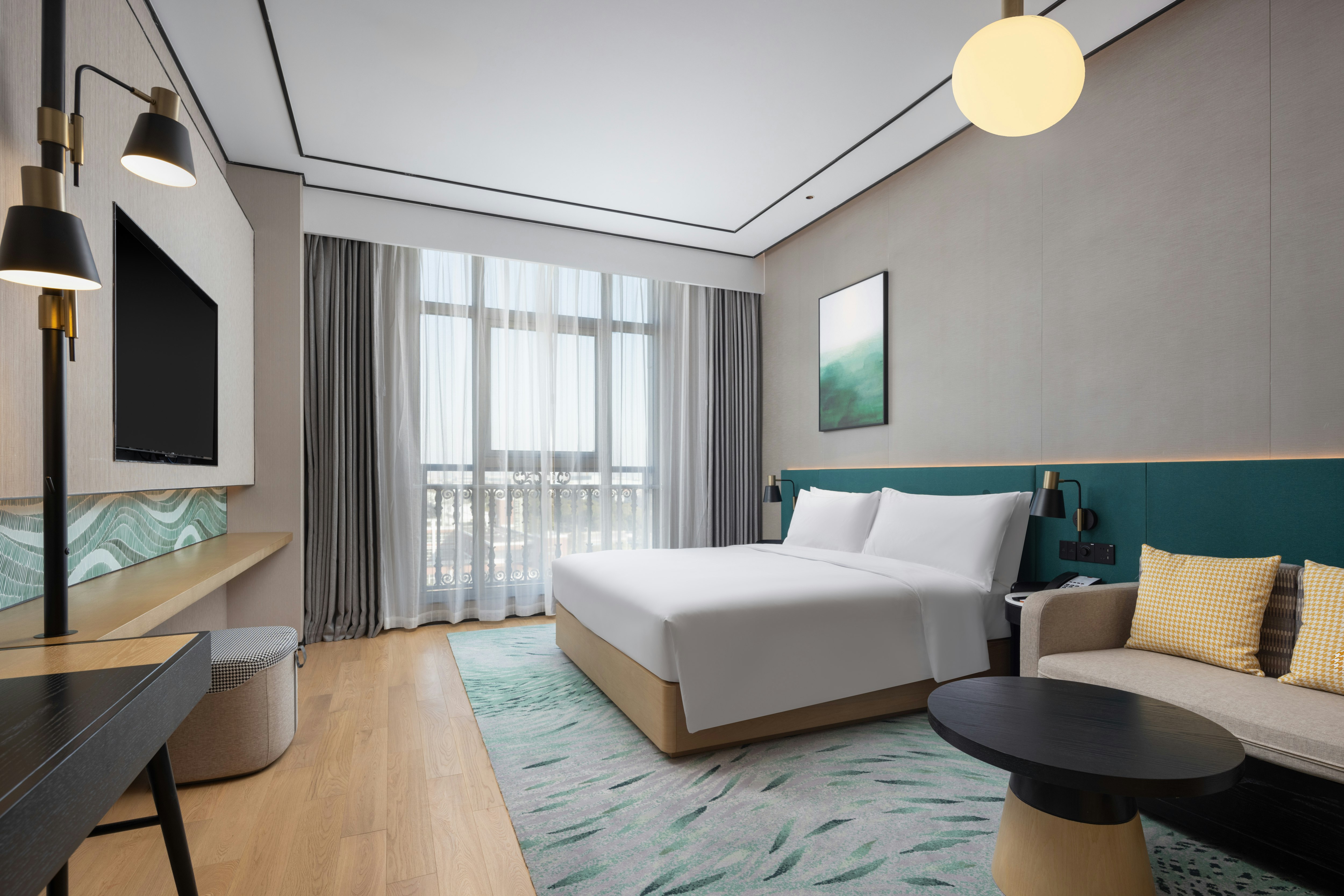 GUEST ROOM, KING BED
