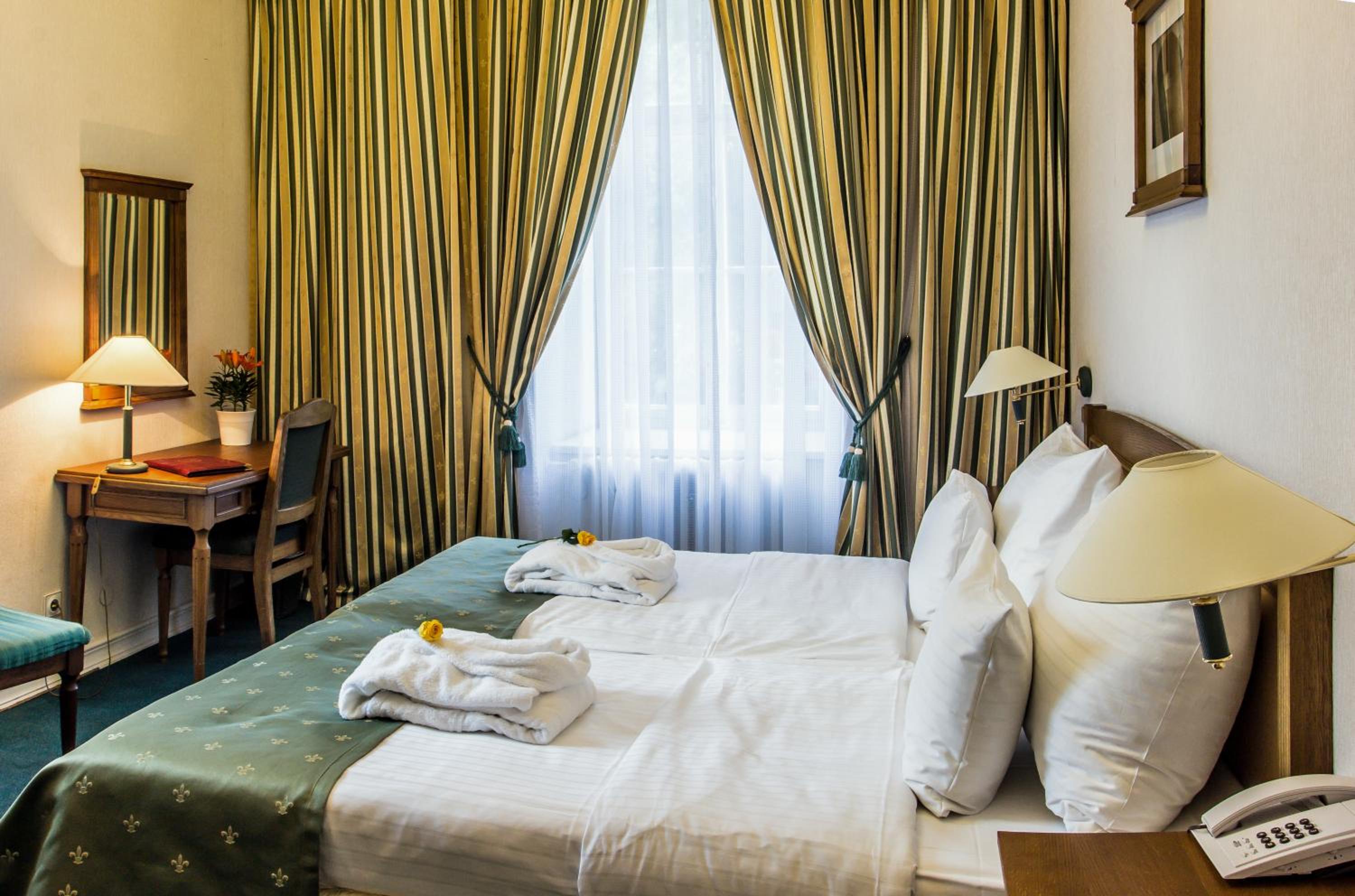 Room, King Bed, Castle View، Hotel Dvorak 2/4