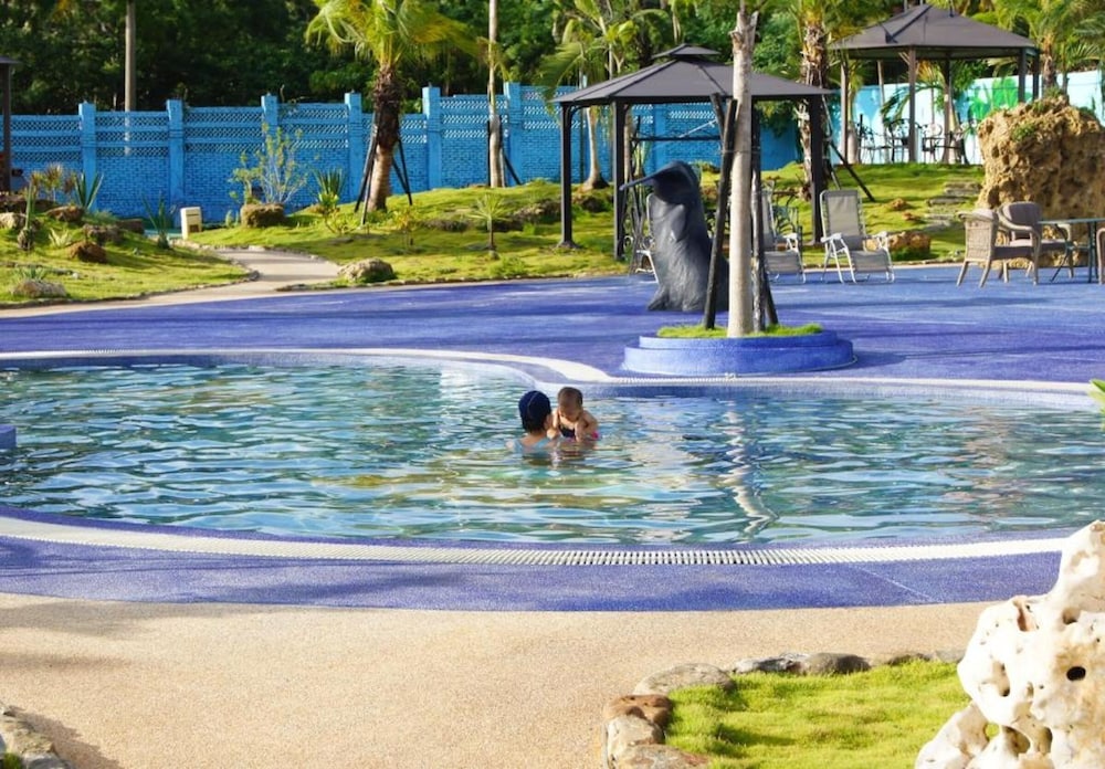 Clownfish Resort 63/64