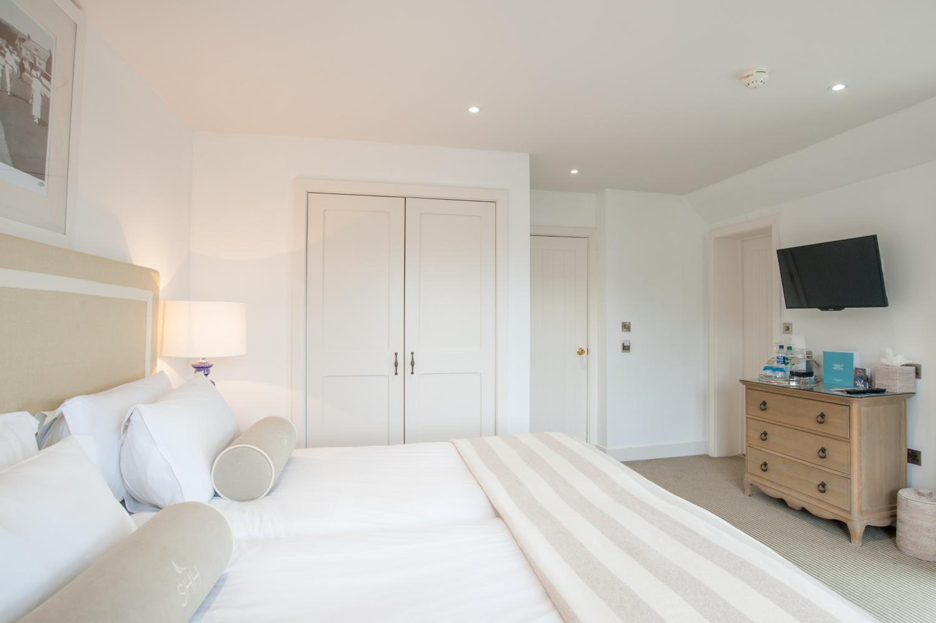 Room, Twin Beds, Inland View