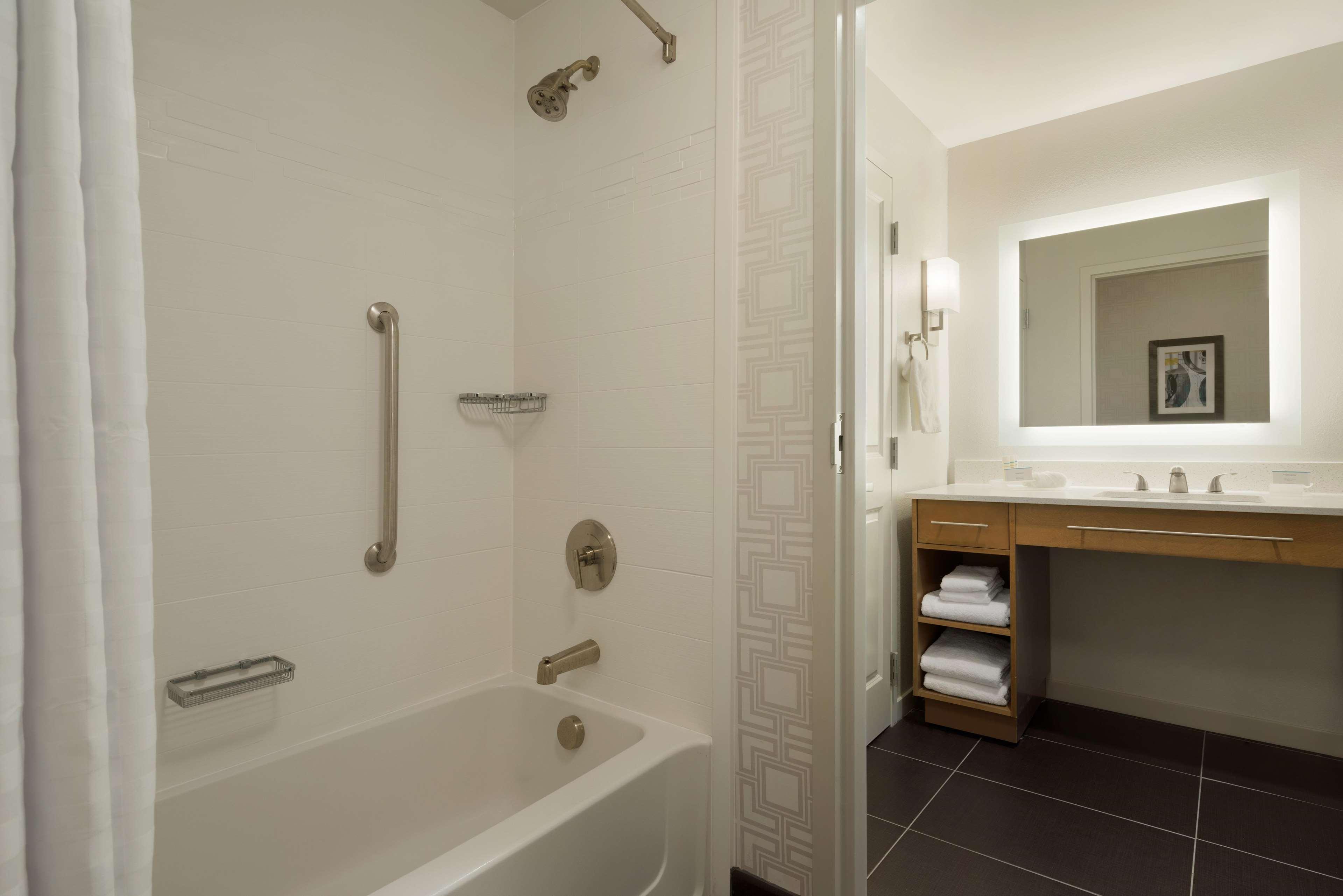 2 Bedrooms, Suite, 1 King or 2 Queen Beds, 2 Bathrooms، Homewood Suites By Hilton Southaven 3/3
