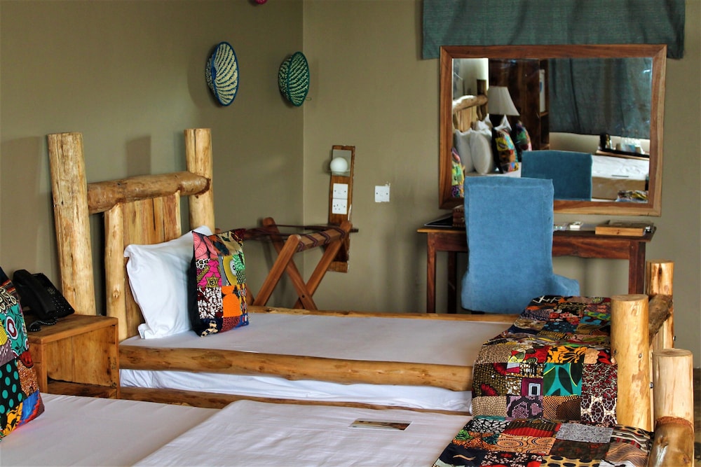 WAG HILL LODGE AND SPA 6/81