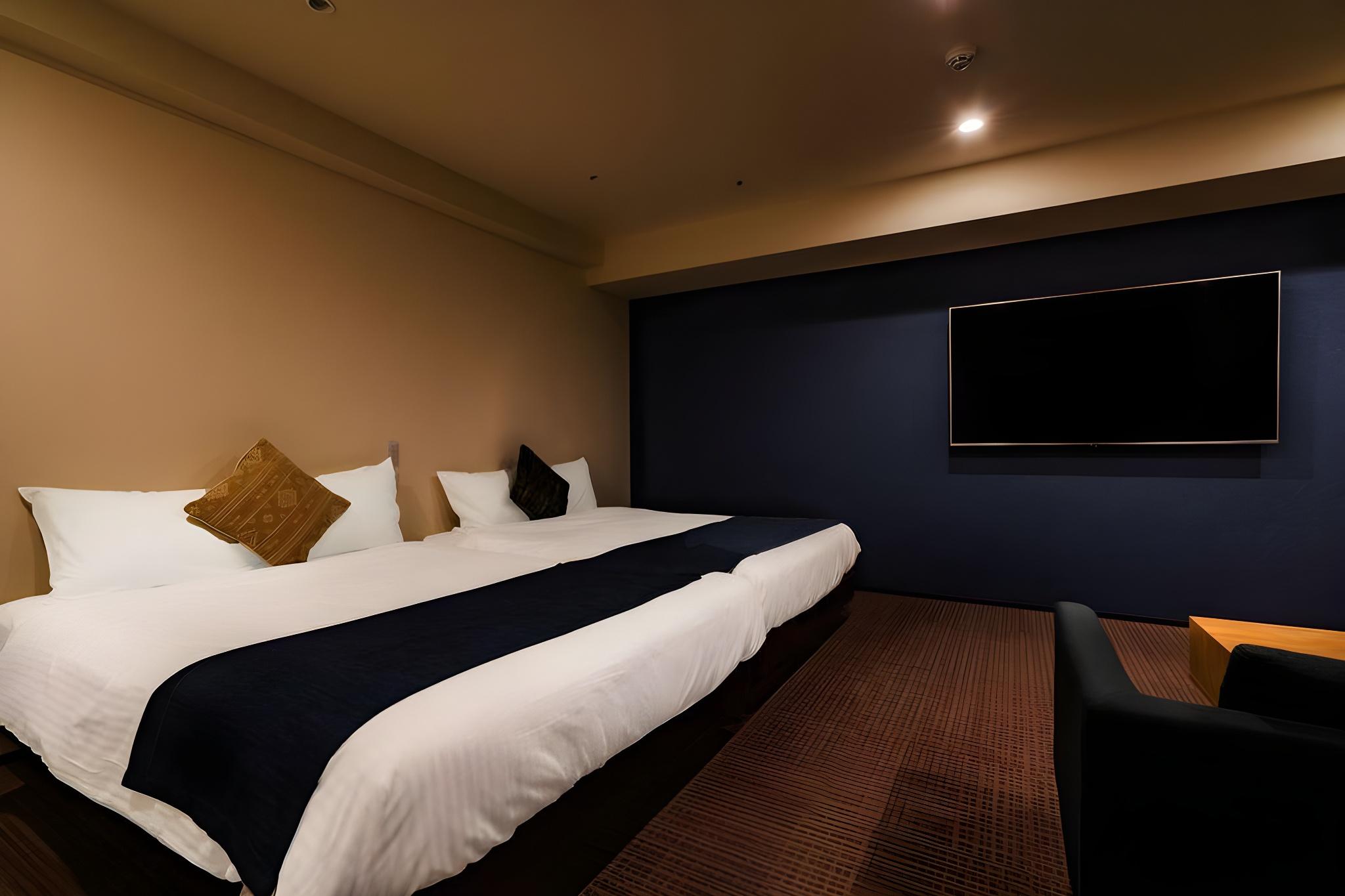 Club, Suite, Multiple Beds, City View, Kitchen