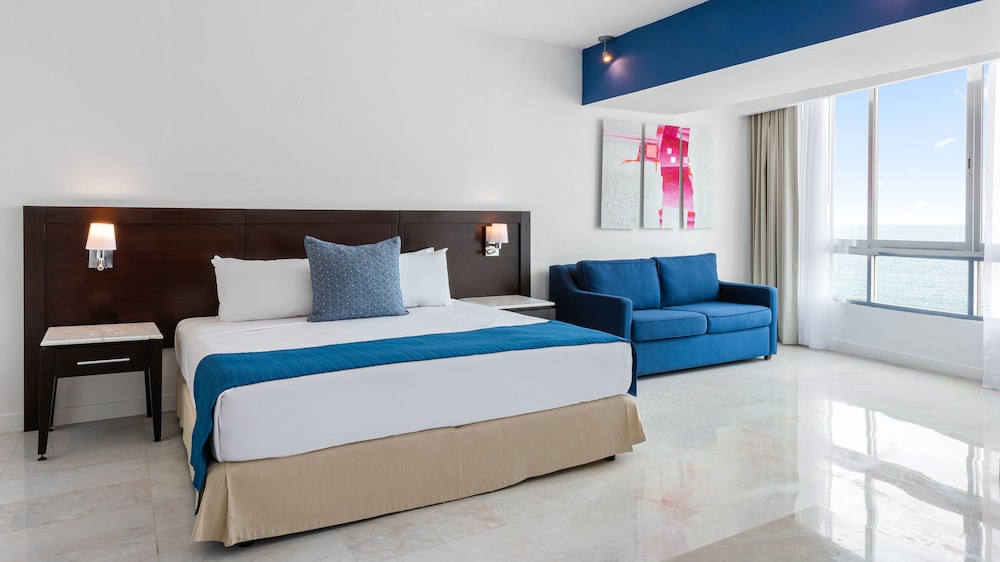 Park Royal Beach Mazatlan 6/59