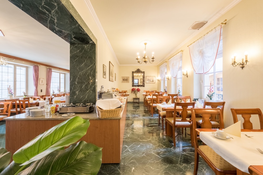 Windsor Hotel 39/49