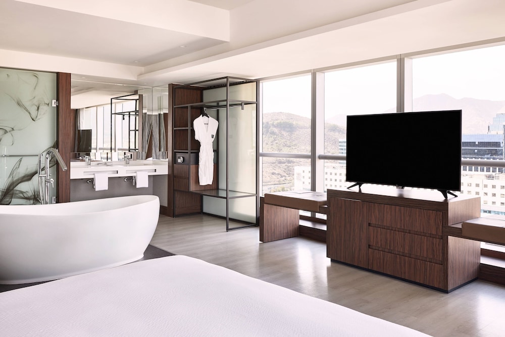 AC Hotel Santiago Costanera Center 7/65