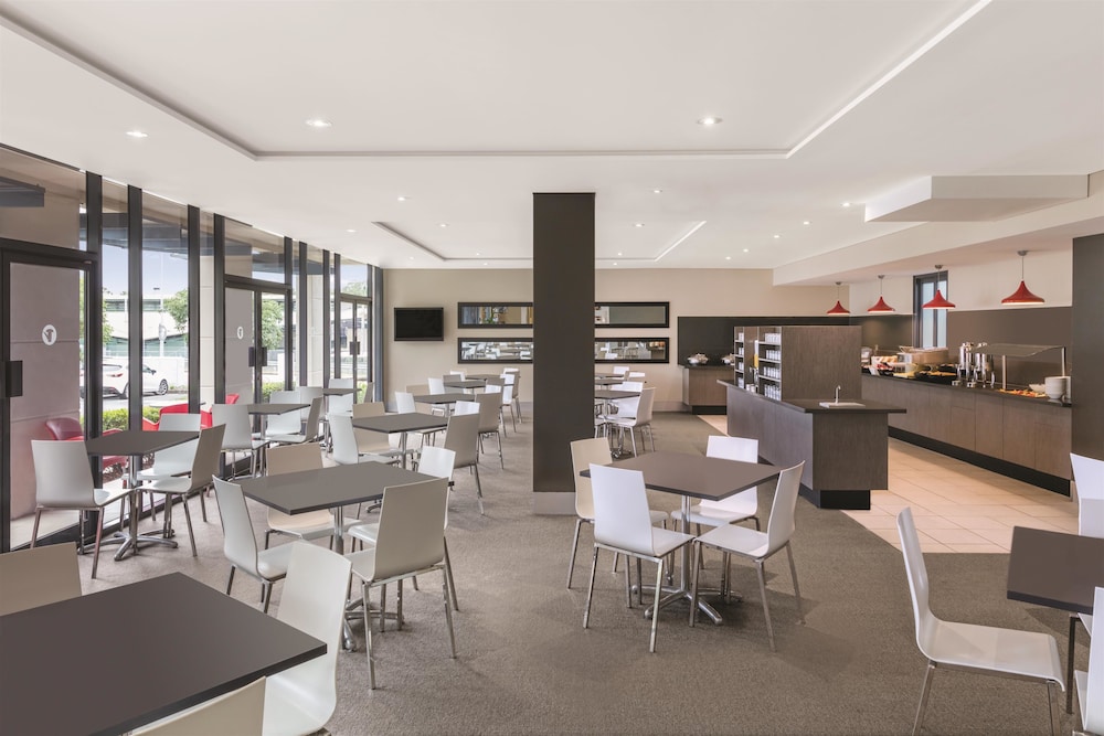 Mercure Brisbane Garden City 56/67