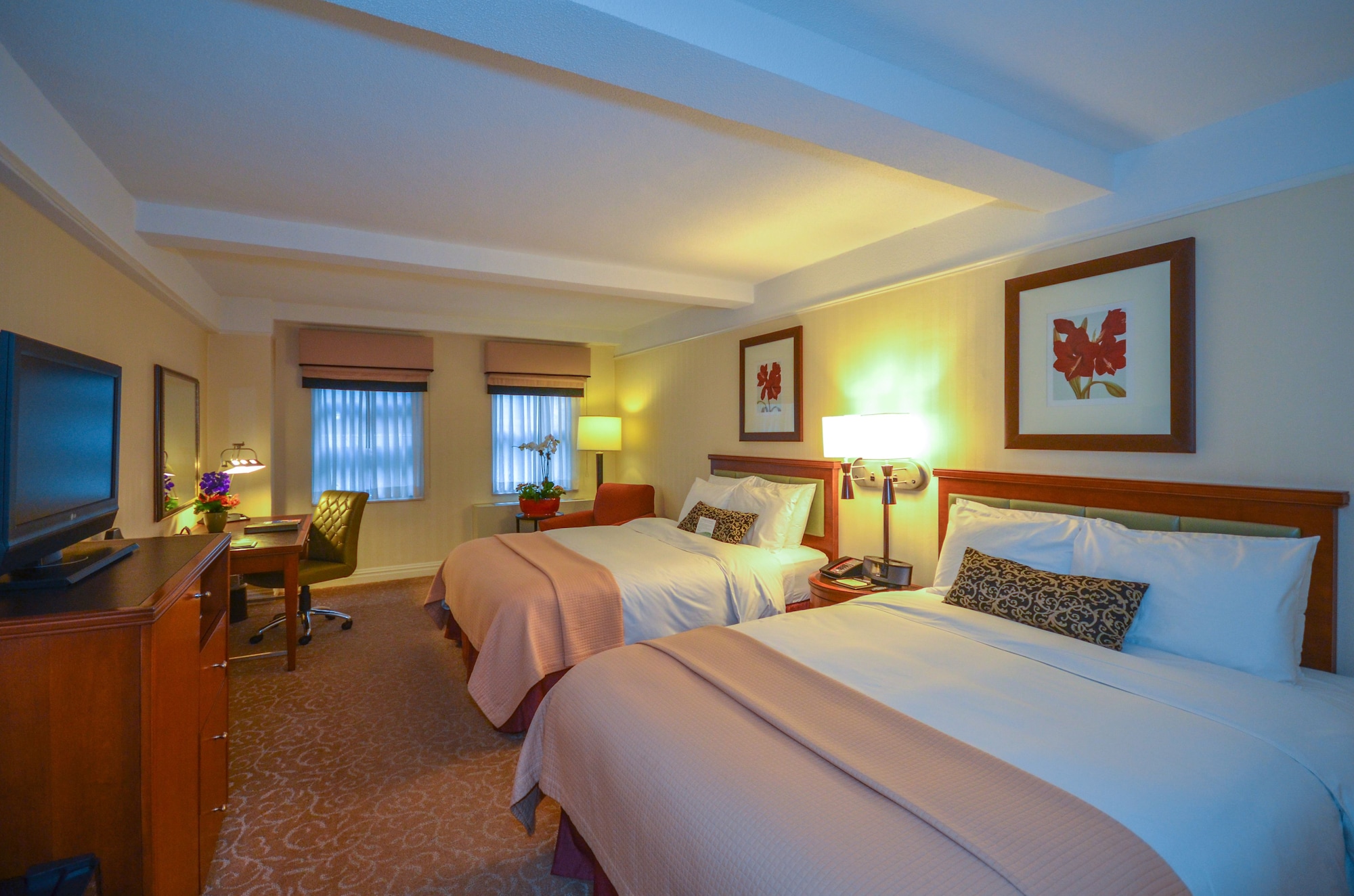 1 Bedroom, Adjoining, Elite, Space, Suite, Apartment, 2 Queen Beds, Sofa