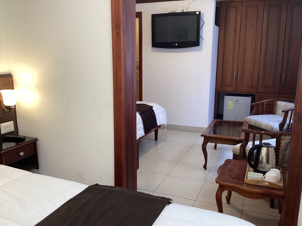 Hostal Mitad Del Mundo 39/69