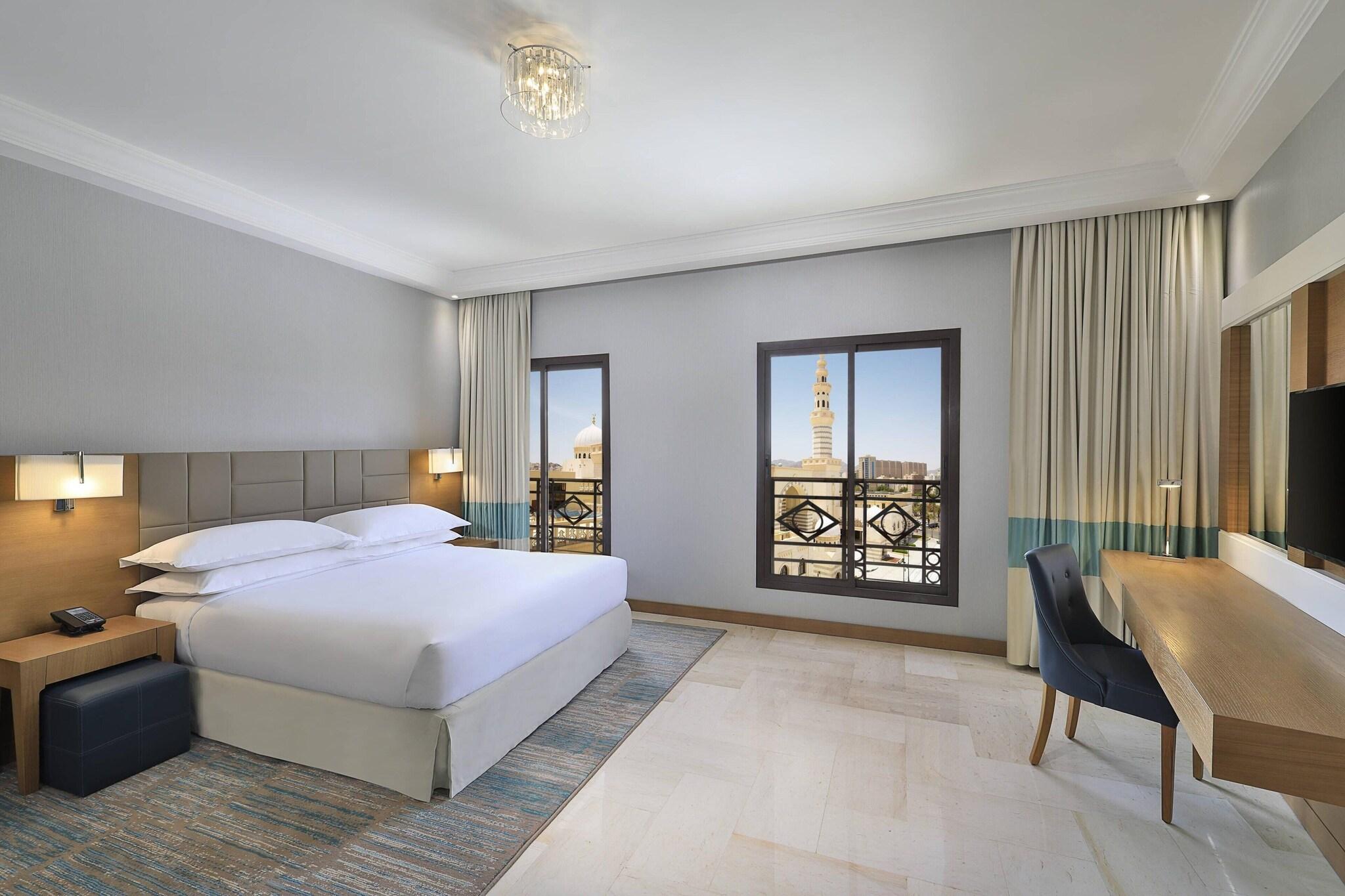 Deluxe, King Bed