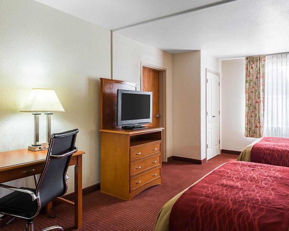 Comfort Inn & Suites Chesapeake - Portsmouth 20/33
